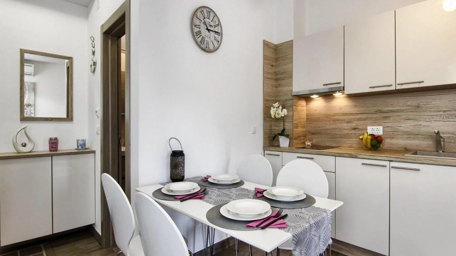 Apartments Victoria - One Bedroom Apartment With Terrace A2 Pakostane